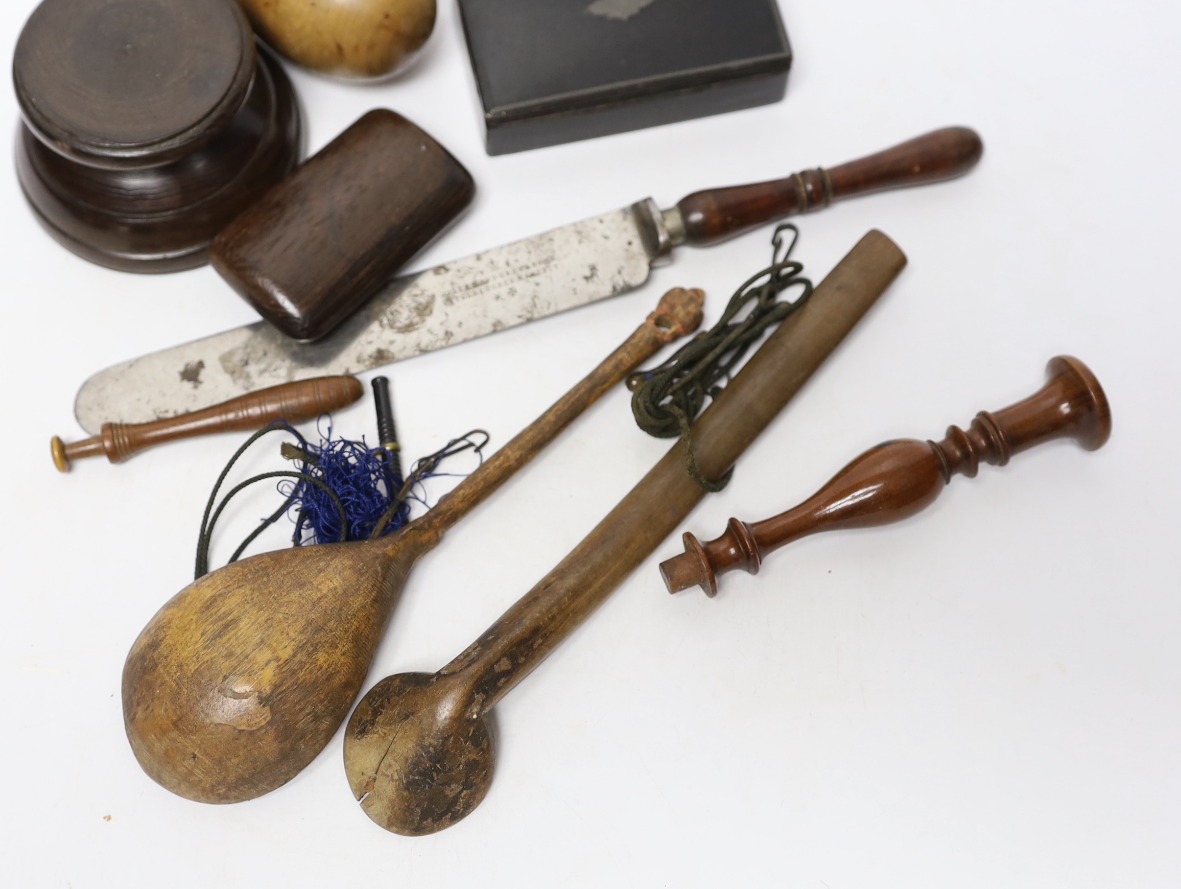 A group of various treen